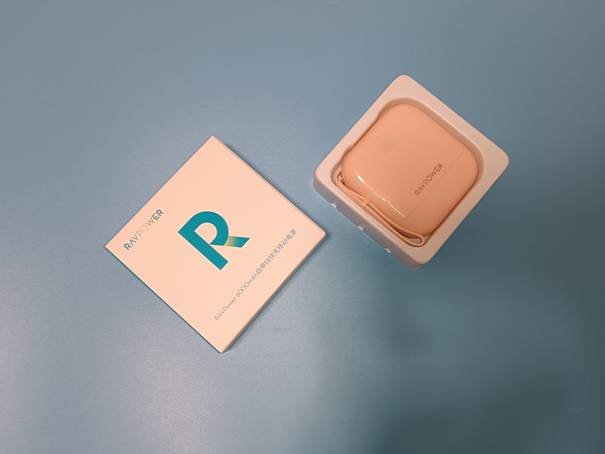 颜值高、自动线、能快充-RAVPower充电宝试用