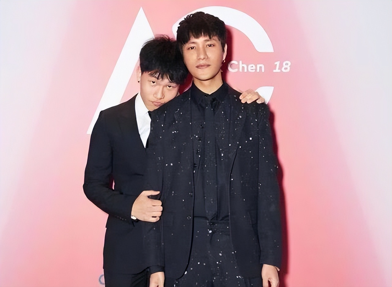 陈坤儿子陈佑尊社媒庆祝父亲节，越来越帅气，生母身份至今是谜团