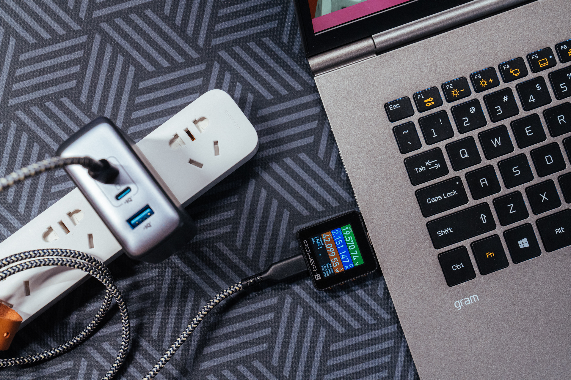 简洁条理，如何布置自己的办公桌面：轻办公好物分享