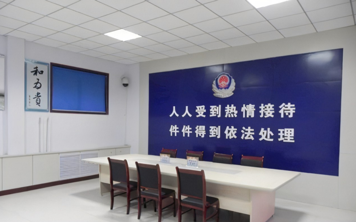 女大学生失踪12年后，她出现在母校废弃房……