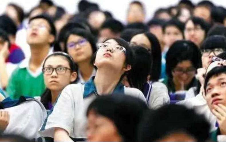 有人考不上，有人不珍惜，人大“清退”13名学生，网友：早该如此