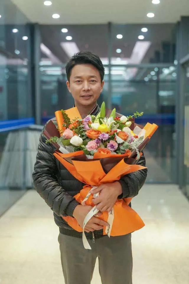 演员刘怡君：与儿子再婚。得到一个女儿后把她和儿子宠坏成公主