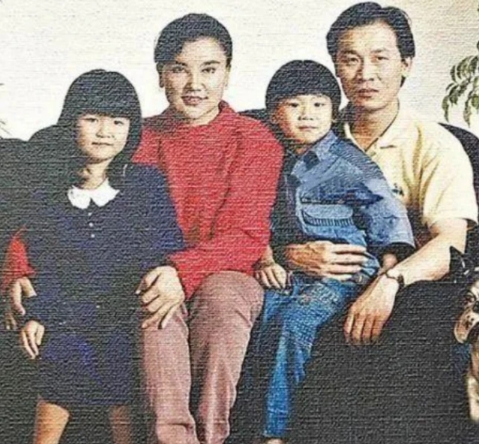 12位年过50的美人今昔颜值对比：有人还敢演丫头，有人整容致脸崩