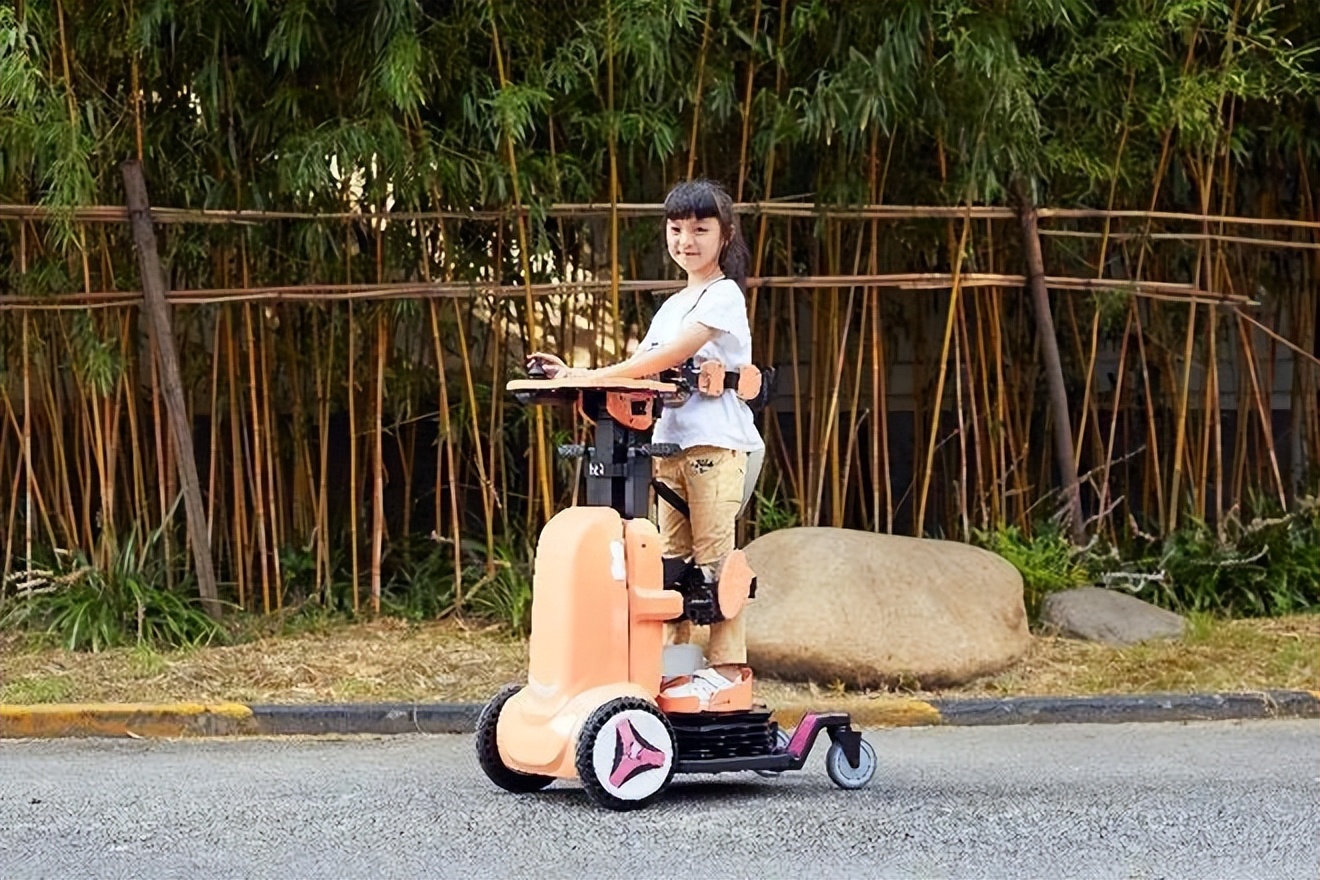 邦邦机器人创始人李建国：没有失能的人群，只有暂时失能的科技