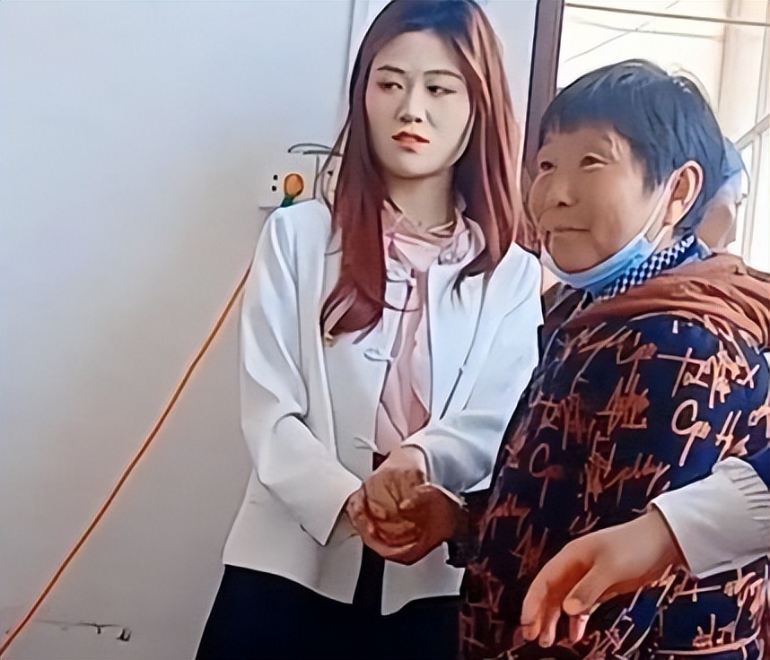 单方面暗恋过,这就有点太赶巧了,俩人一同去买手机说说笑笑很有夫妻相