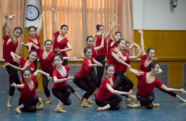 北舞一男学生，因自曝在冬奥志愿者中的特殊身份，被质疑蹭热度？