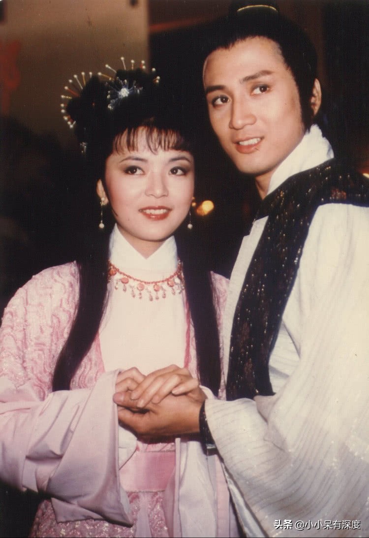 65岁汤镇业定居北京，频与小25岁的娇妻晒恩爱，翁美玲因他而死？