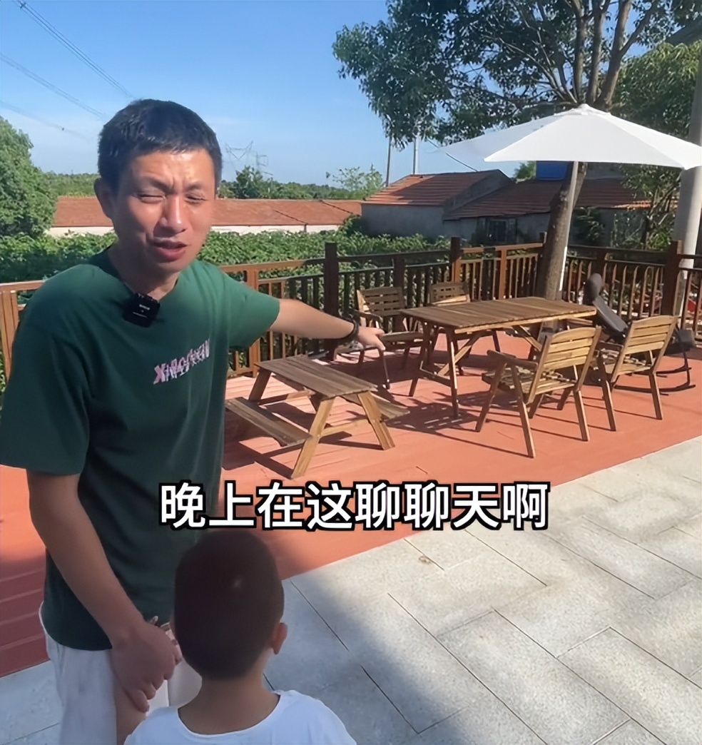 阿张老宅改建完工，自称是村里最靓的仔，猴哥送全套家具家电