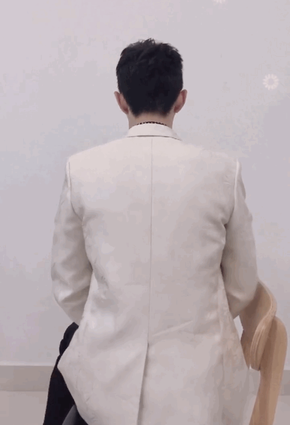 肖战各种深入人心的笑容，尤其是害羞时的笑，看不够啊