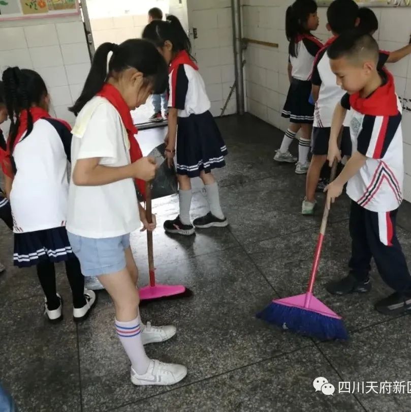 致敬最可爱的人——四川天府新区三星小学开展劳动实践周系列活动
