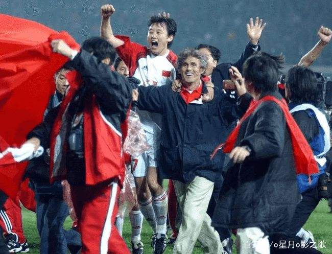 国足96年为什么会进世界杯(02年中国靠抽签进世界杯？告诉你真正的答案)