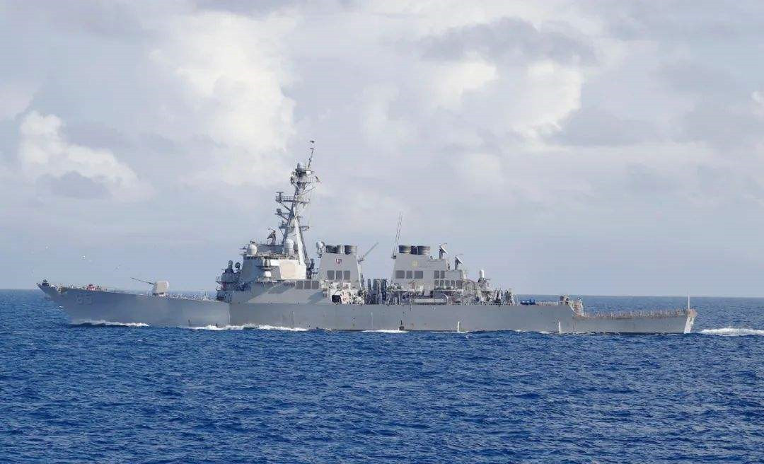 美艦闖西沙被逐後，美航母抵近南沙，美：中國應遵守“南海仲裁”