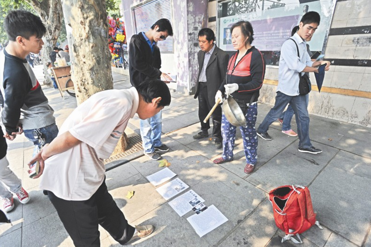 女大学生失踪12年后，她出现在母校废弃房……