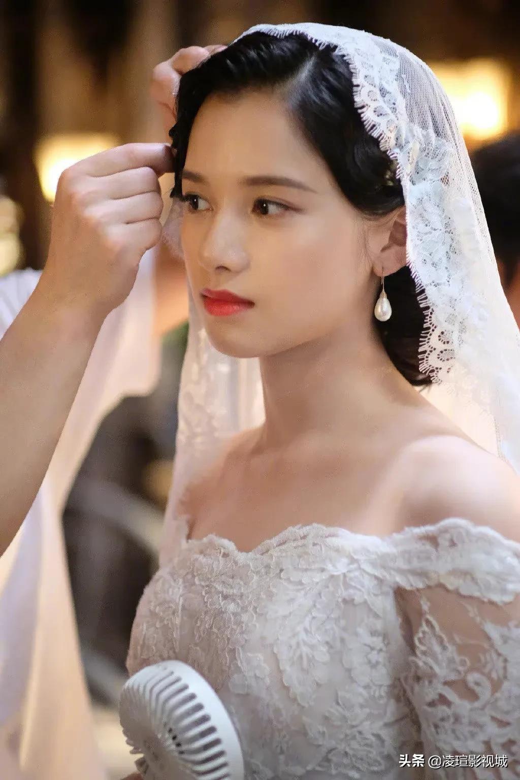 明星壁纸图片分享：张婧仪（1）