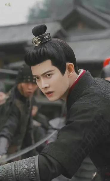 古装封神的男演员，古装扮相大气端庄