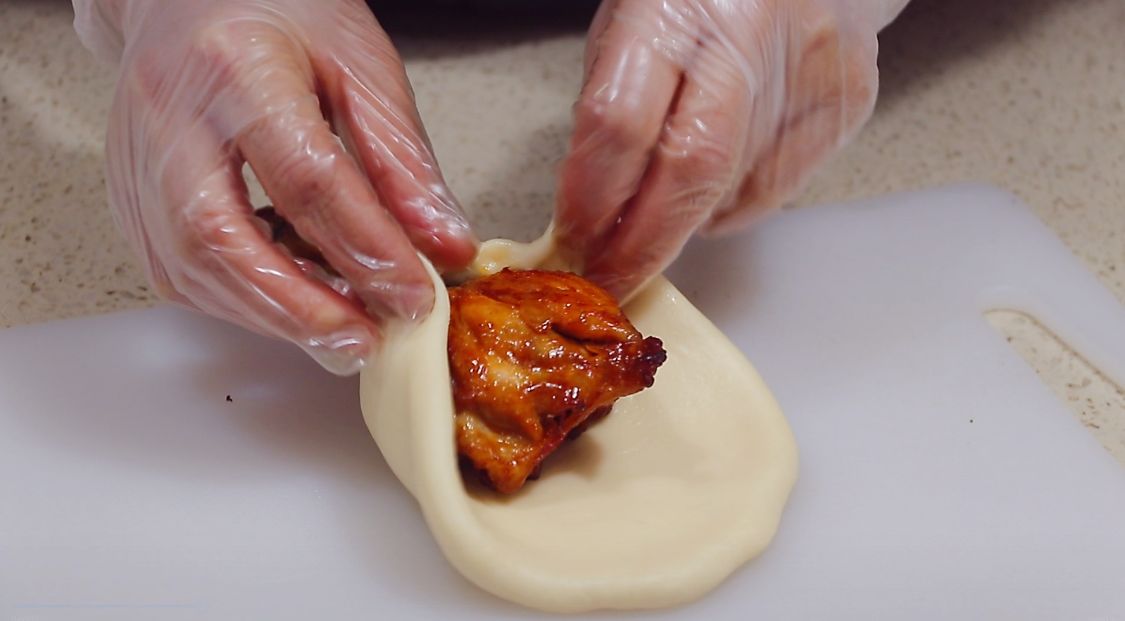 天气寒冷，碰到这面包，我绝不手软，包上大鸡腿，吃着真过瘾