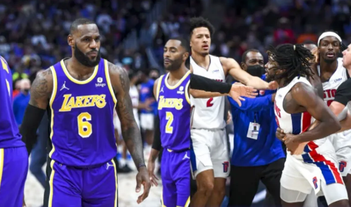 nba历史上哪些球星犯了罪(NBA赛季10大恶犯！詹皇把斯图尔特打满脸血排第一，KD约老师上榜)