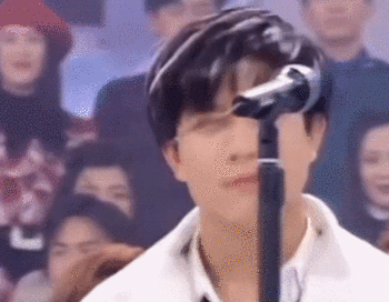 简直要给港圈“雄竞”跪了