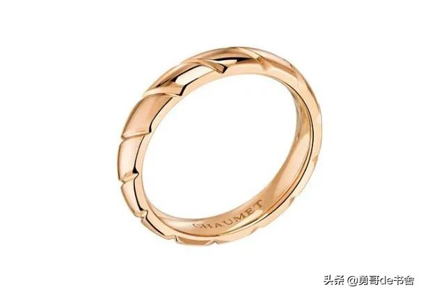 2022巴黎时装周最土CP出圈了！堪比欧阳娜娜搭上了宋小宝