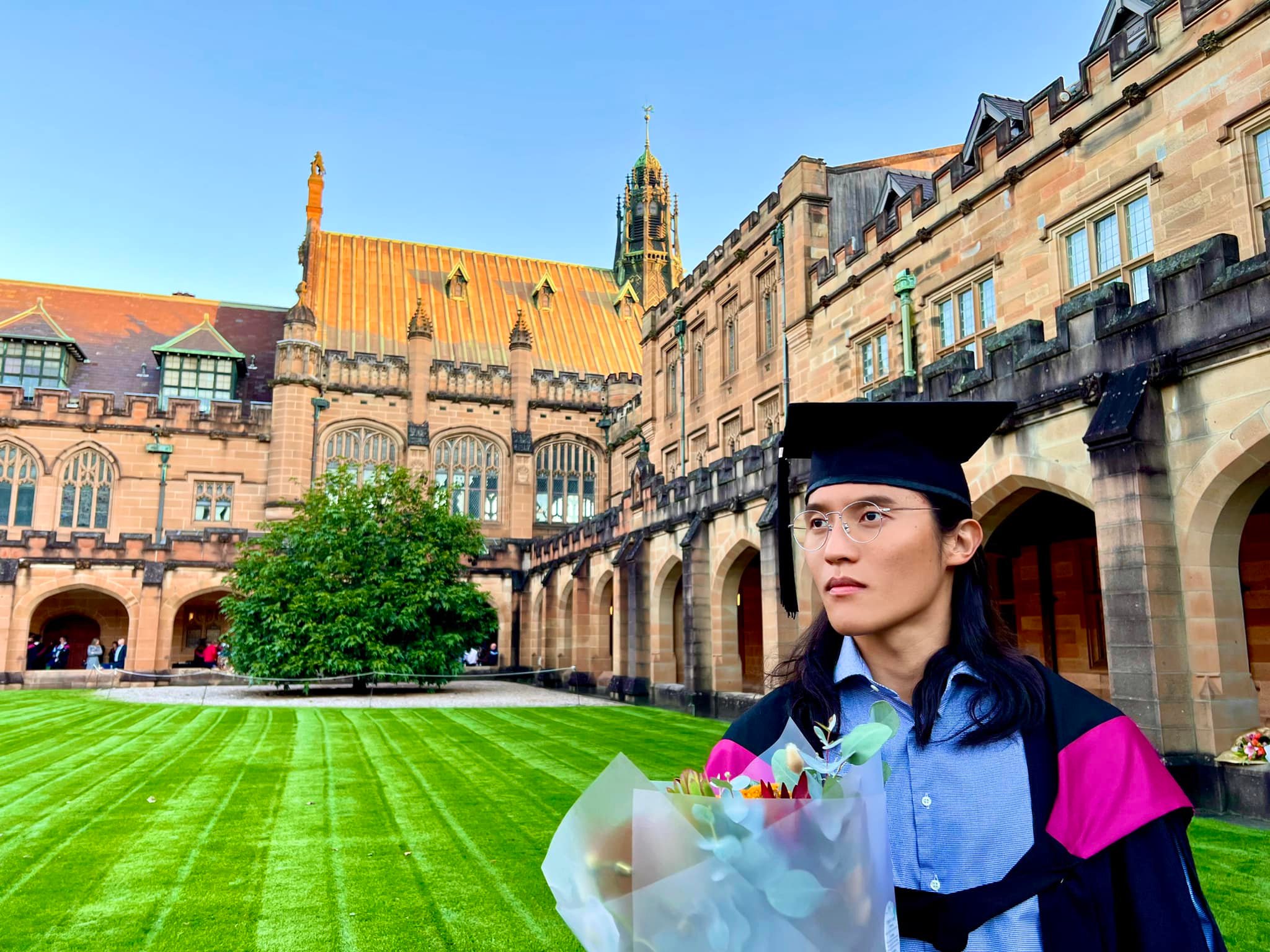 马德钟夫妇见证儿子毕业安慰又感动