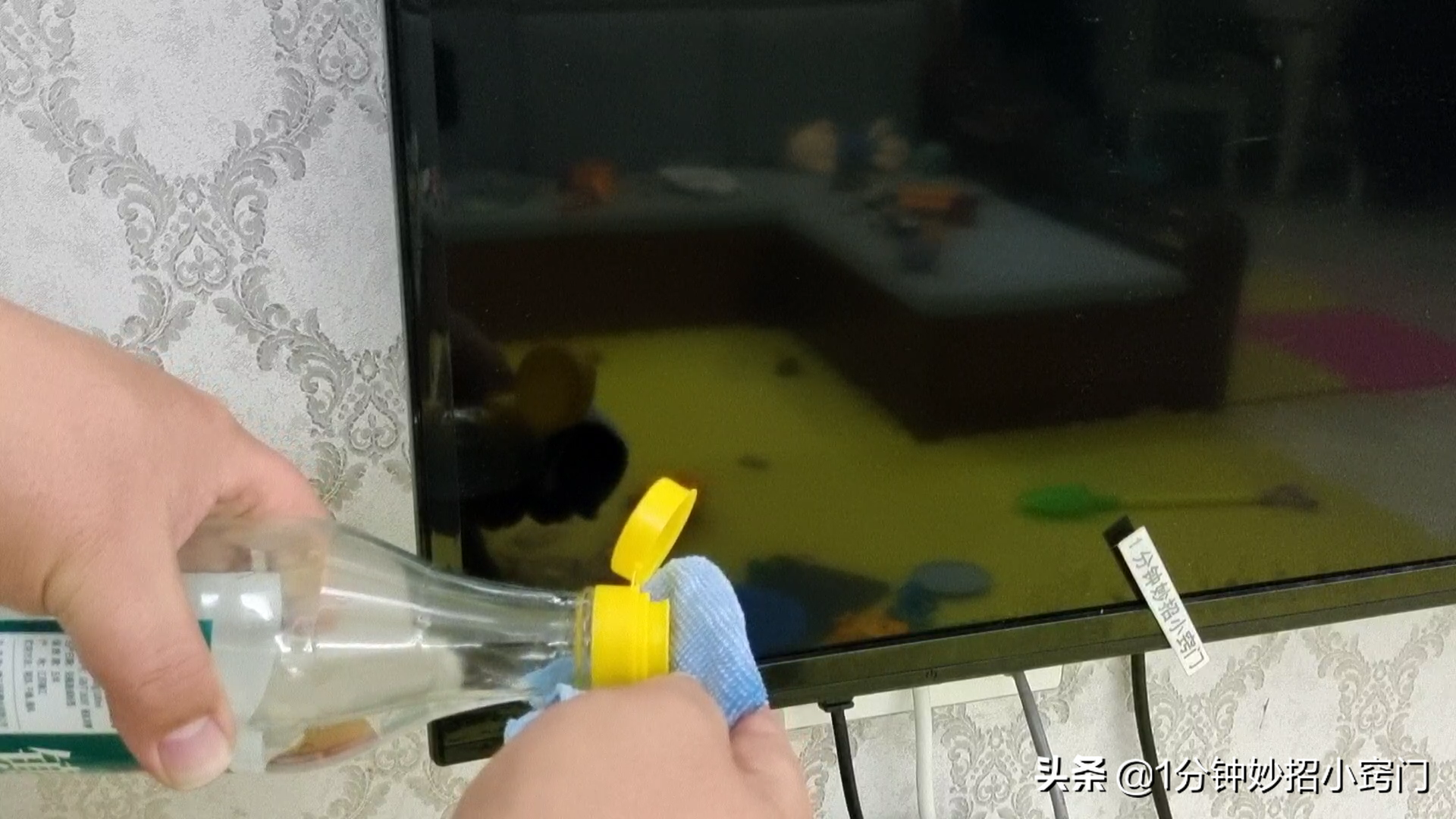 電視屏幕臟了別亂擦，教你清潔方法，擦得干凈還不易落灰，真厲害