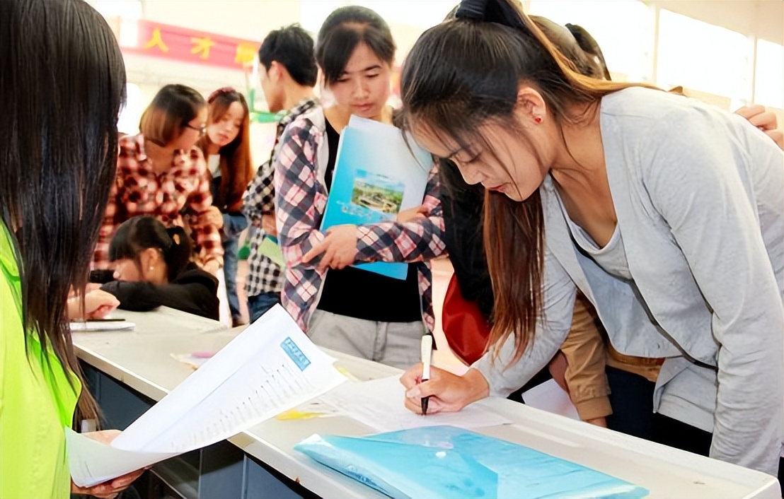 大学四年的“真实变化”，行动力逐渐丧失，网友：有被内涵到