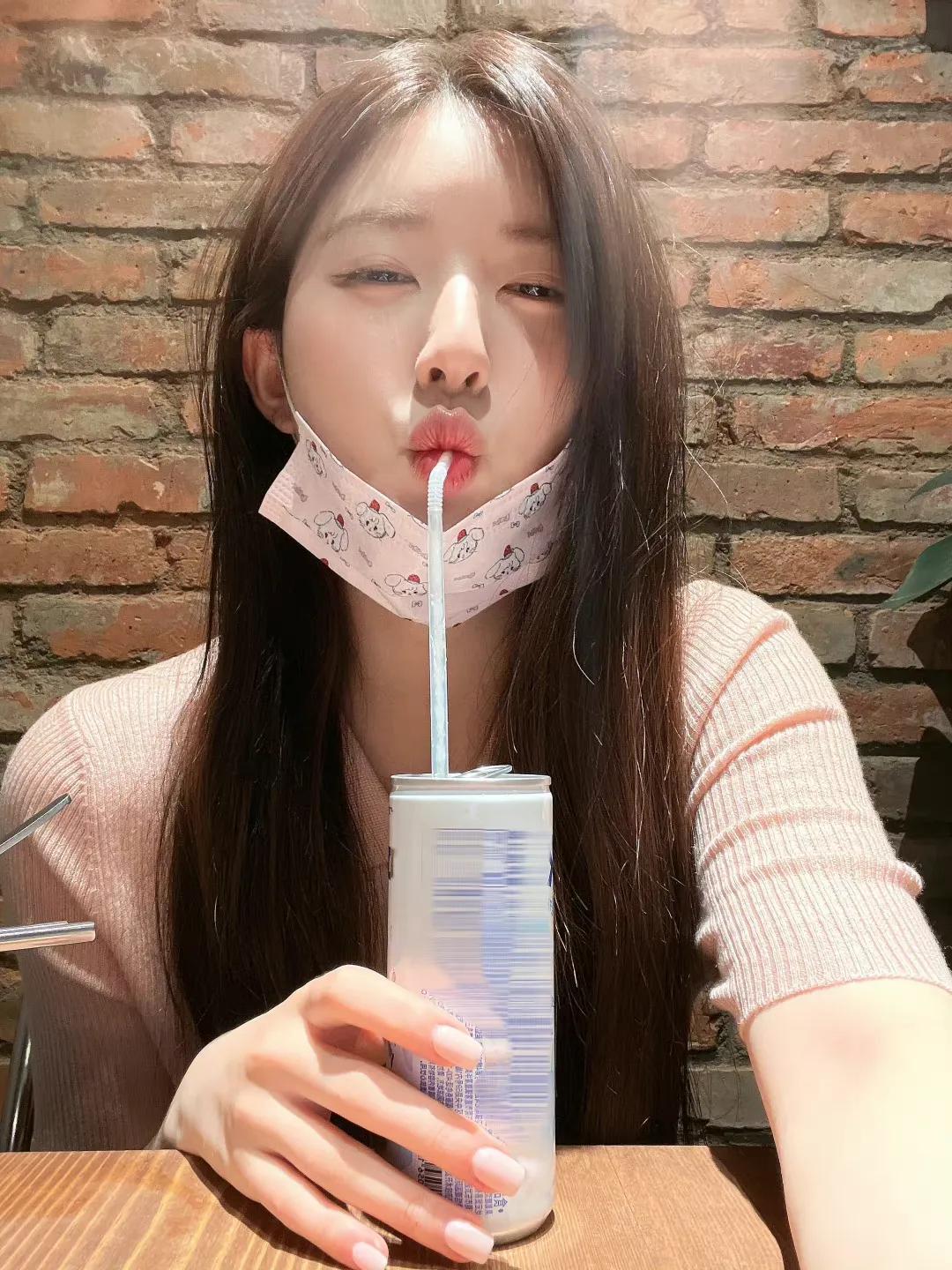 赵露思近期自拍照