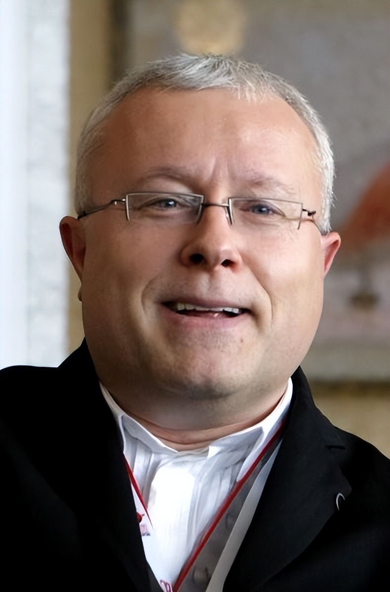 俄罗斯贵妇埃琳娜：16岁入狱，19岁嫁给救命恩人，生4胎身材苗条