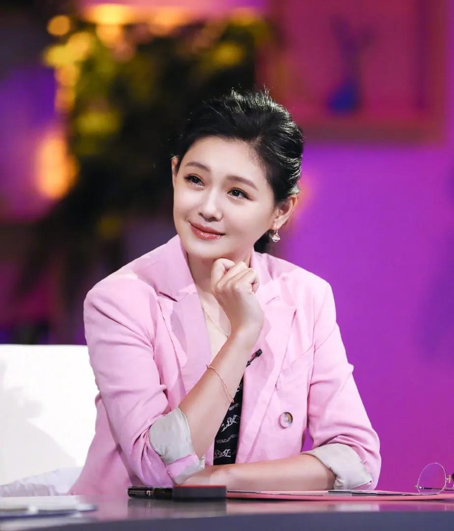 小S半夜晒新姐夫具俊晔照片直呼好帅，“我妈现在终于也爱他了”