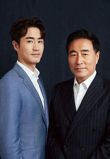 都说虎父无犬子，下面这四对明星父子你都认识吗？