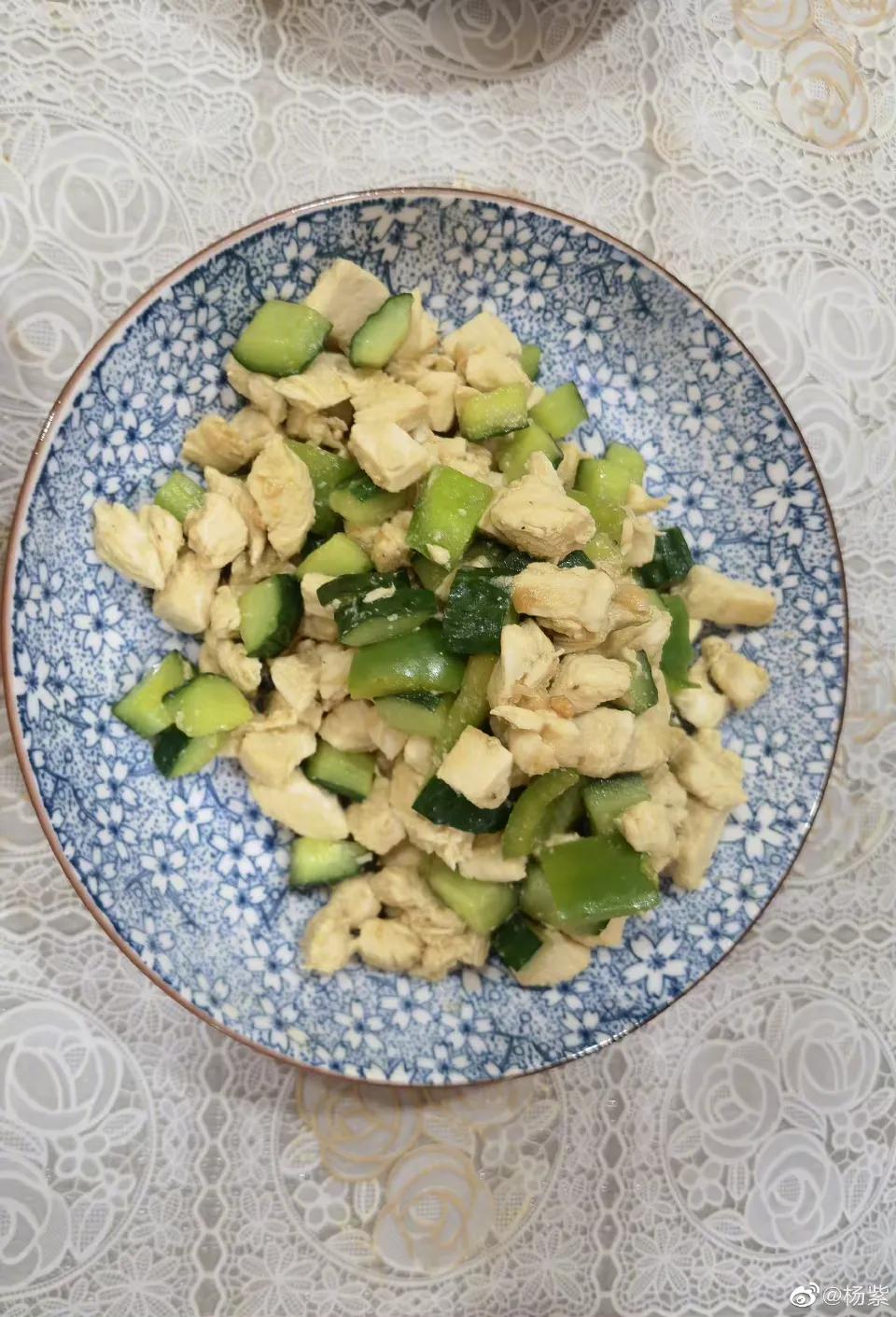 看看杨紫发的图片，引发多少人的垂涎欲滴