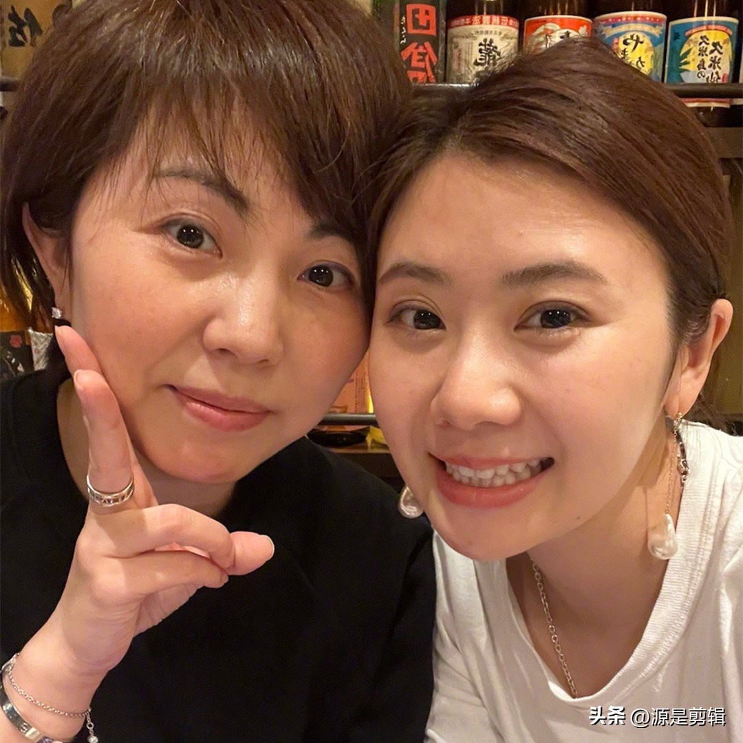 福原爱和友人享受美食美照