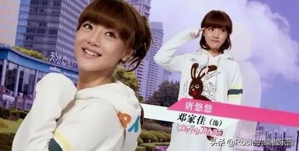 邓家佳长腿细腰性感迷人，如何抹平突出小腹，解锁同款S曲线？