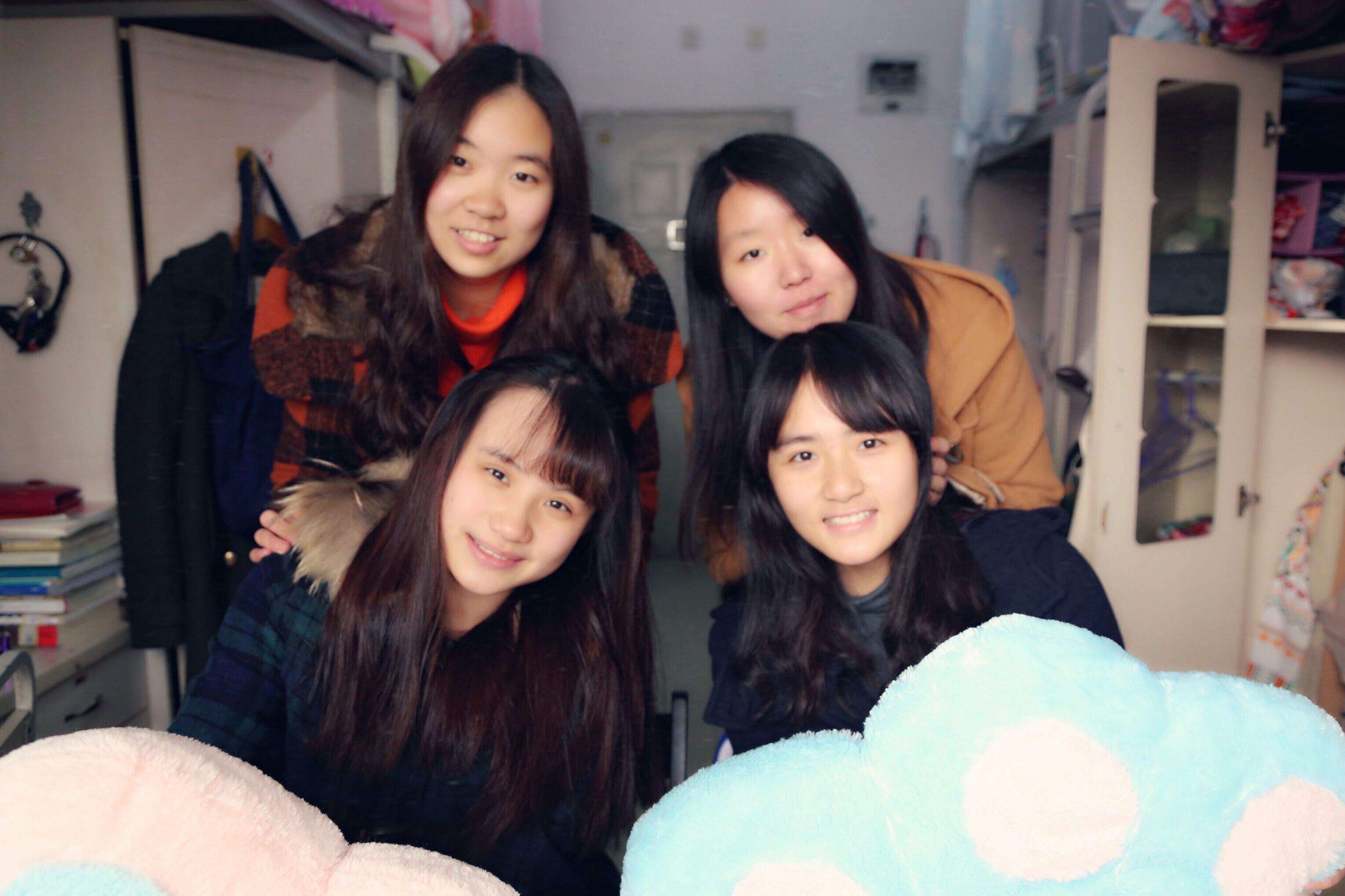 女研究生哭诉“室友关系”冷漠，人与人太疏远，怀念本科生时代