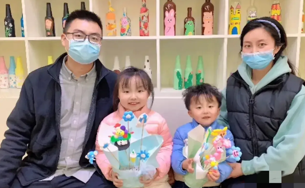 怀三胎？田静小腹隆起，姚威心疼现身直播间炒菜，她早有三胎想法