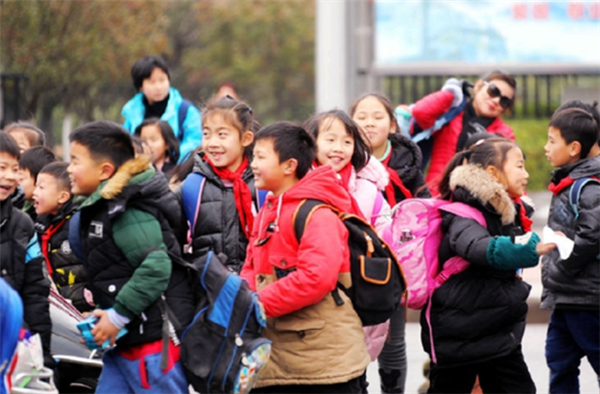 高考小学放假几天（中小学2022放假时间确定）