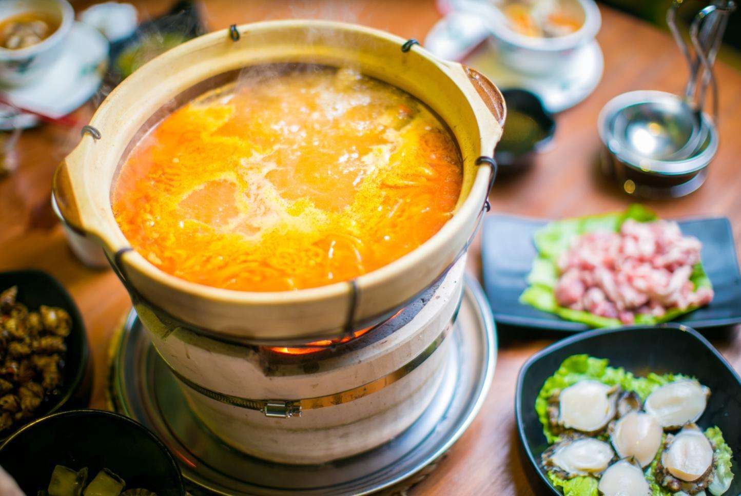 各地特色火锅有哪些（我国不同地区的特色火锅盘点）