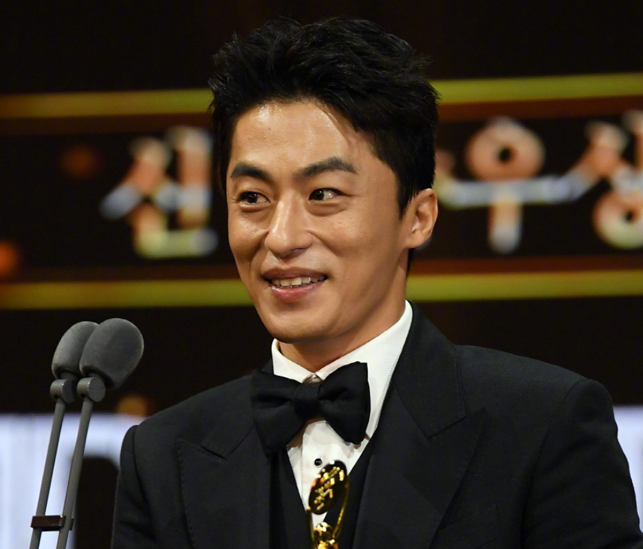 韩国青龙大赏明星生图！没了滤镜颜值集体掉线，金高银发际线堪忧