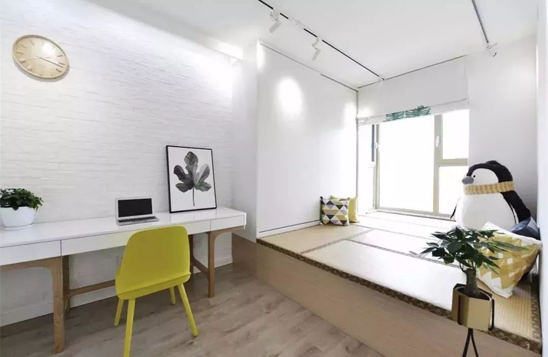 伊恋衣柜是中高端全屋定制品牌，属于二线品牌。