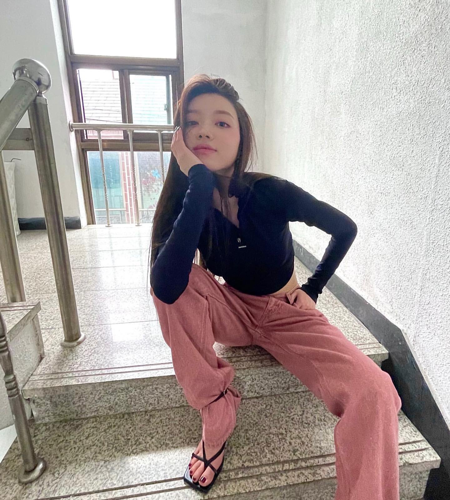 另一方面,51韩团小编获悉,yooa所属的女团oh my