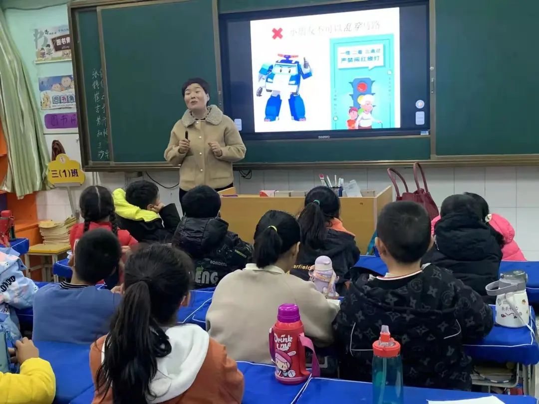 洛龙第一实验小学安乐校区三年级家长分享课(图1)