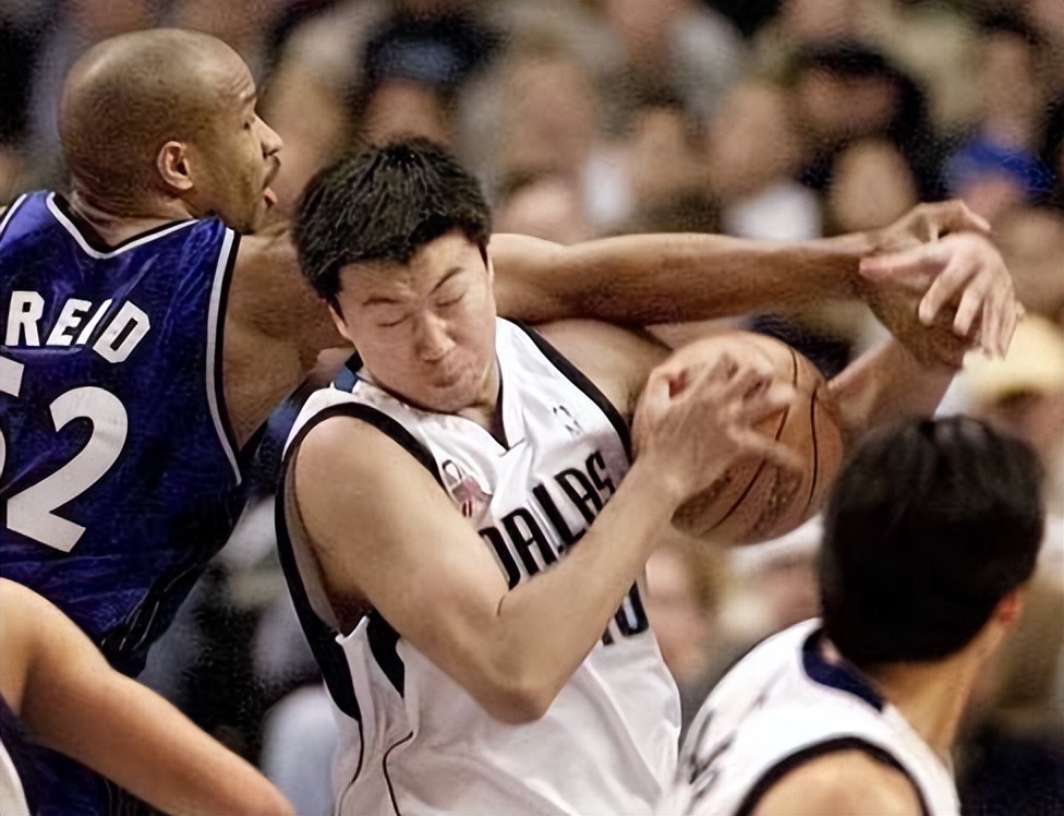 王治郅后面怎么不去nba(王治郅当年nba夏季联赛表现那么强，为啥都不能在nba立足？)