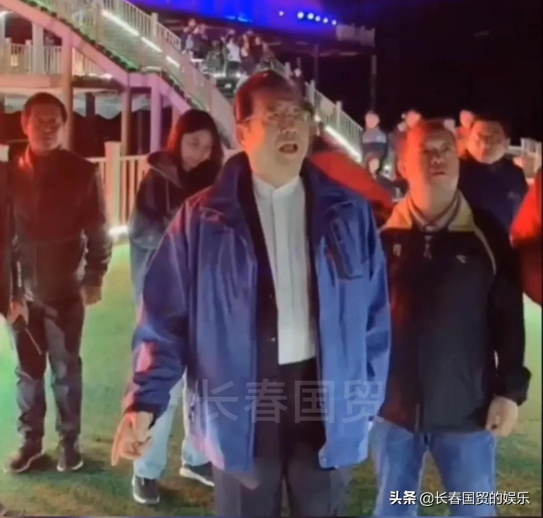 著名歌唱家李双江近照曝光，82岁仍然坚持演出，面色红润老当益壮