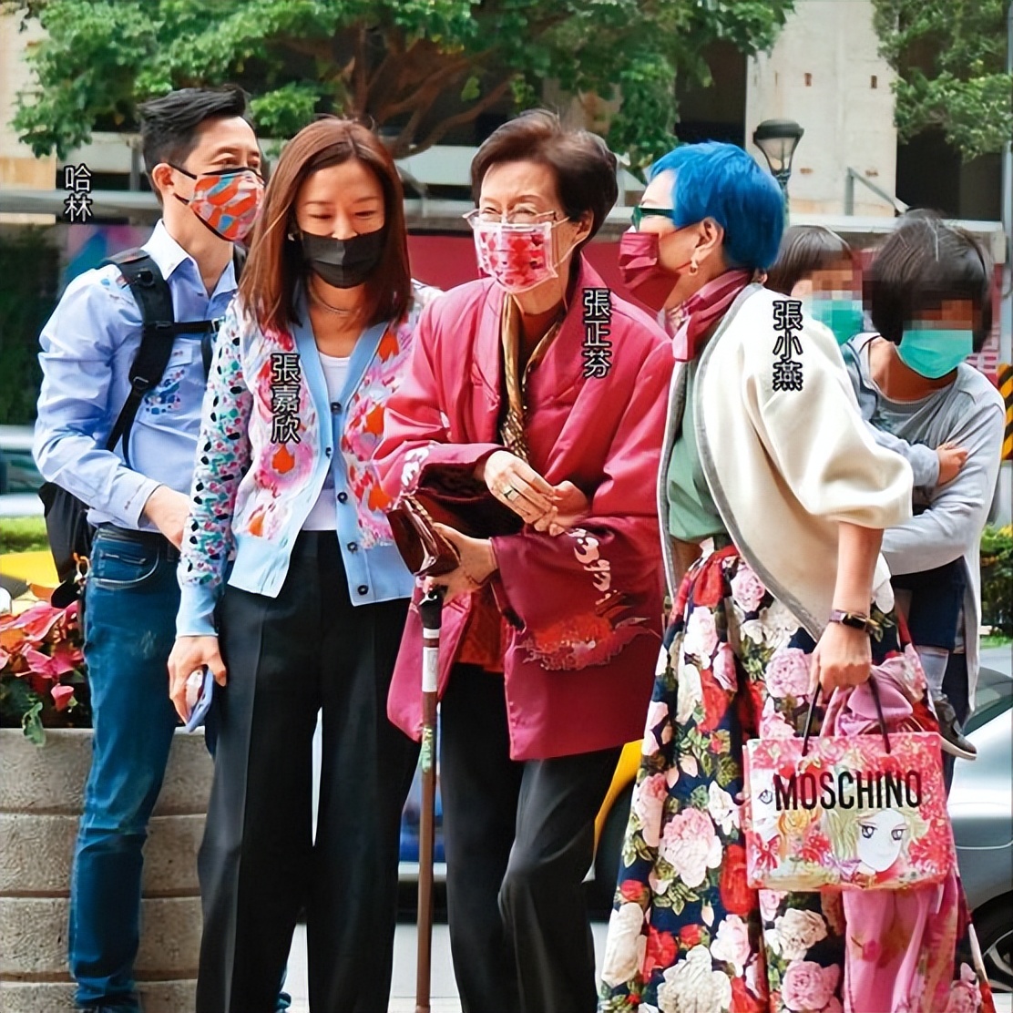 庾澄庆二婚妻子张嘉欣难得露面，司机接送出门，阔太派头十足