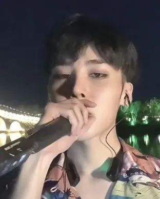 被抵制成这样，还不退圈？