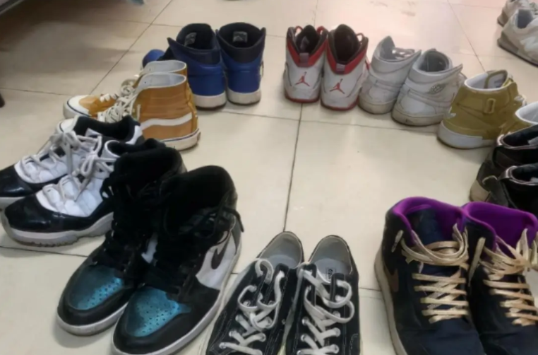 大学生都喜欢买什么（大学生的新式攀比火了）