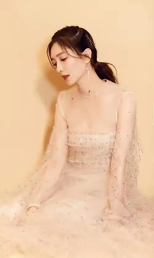 女星江疏影—温柔如水，美丽动人