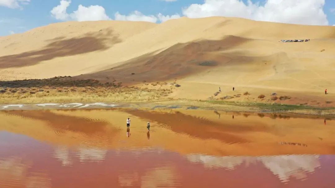 巴丹吉林，凭什么被《中国国家地理》评为“最美沙漠”？