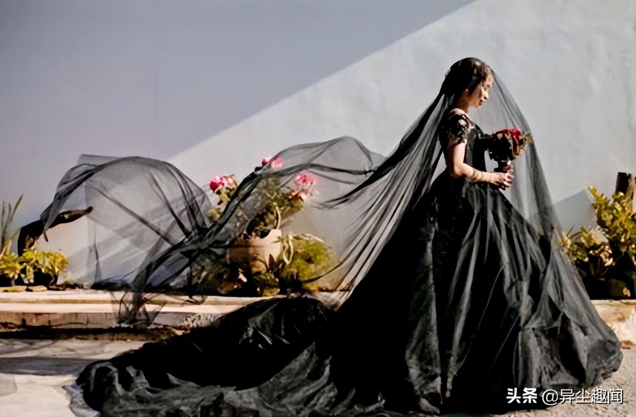 5对韩女星黑色婚纱正流行推荐，闵孝琳＆朴信惠这件又美又霸气