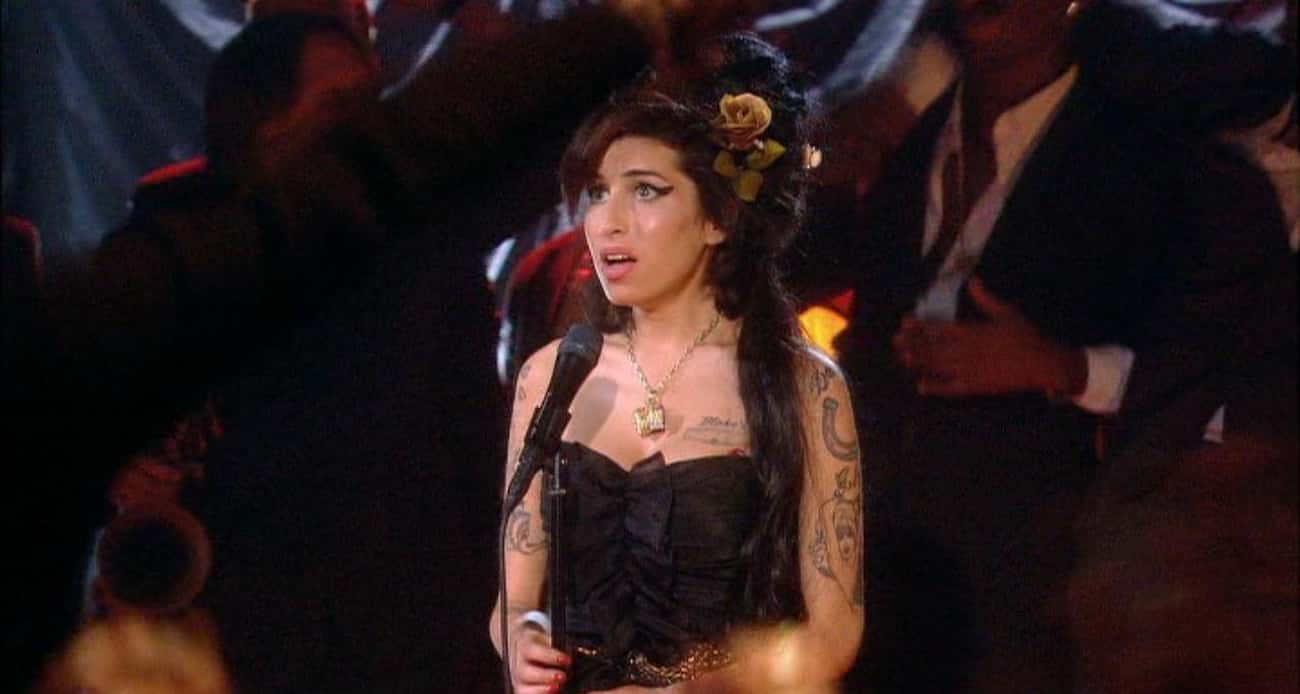 《艾米》：这部令人深感不安的纪录片，迫使我们重新审视她的悲剧